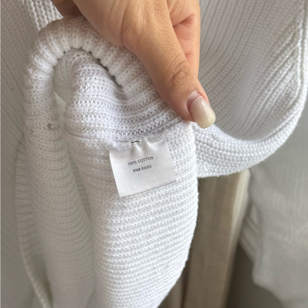 Tyler Boe Classic White V-Neck Sweater | Medium - Picture 7 of 9
